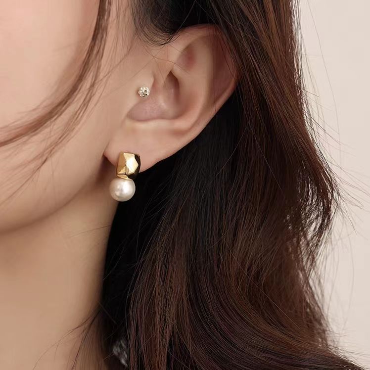 Women's Metal High-grade Temperamental Pearl Stud Earrings