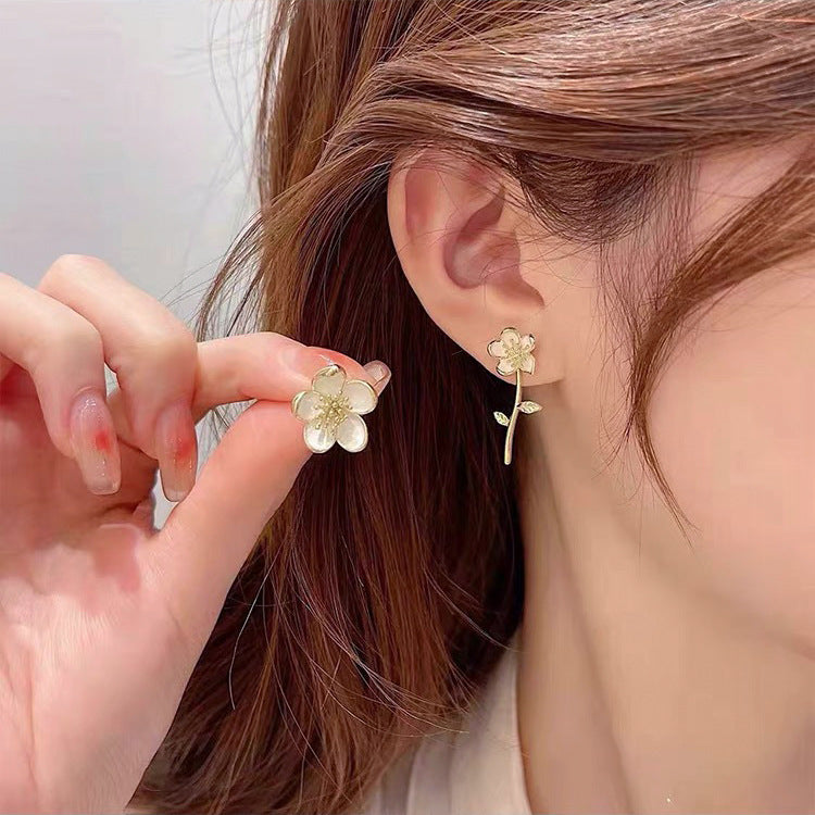 Women's Retro Asymmetric Drip Glazed Flower Stud Earrings